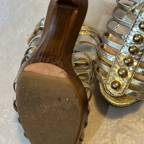 Coach heals - Picture 3 of 3